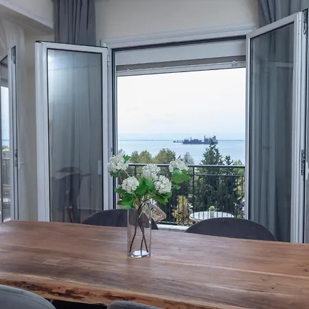 Houseloft Seaside Getaway