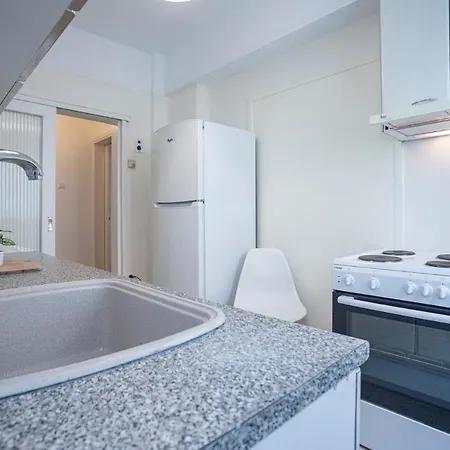 Houseloft Seaside Getaway Apartment