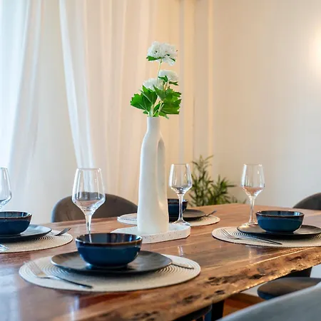 Houseloft Seaside Getaway Apartment *