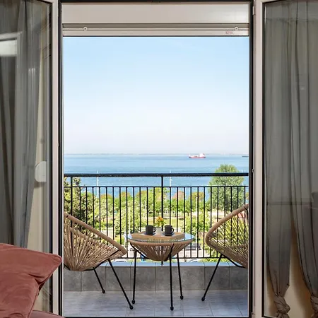Houseloft Seaside Getaway